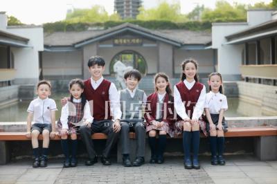 江蘇學(xué)校如何優(yōu)選初中校服定做廠家，圣瀾服飾告訴你這幾個(gè)點(diǎn)要知道